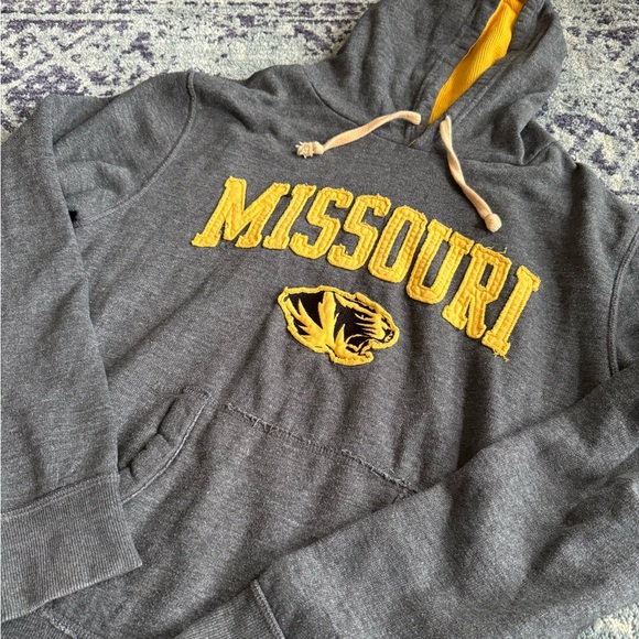 mizzou Tops - University of Missouri Tigers MIZZOU Women’s Sz Large Vintage Embroidered Hoodie